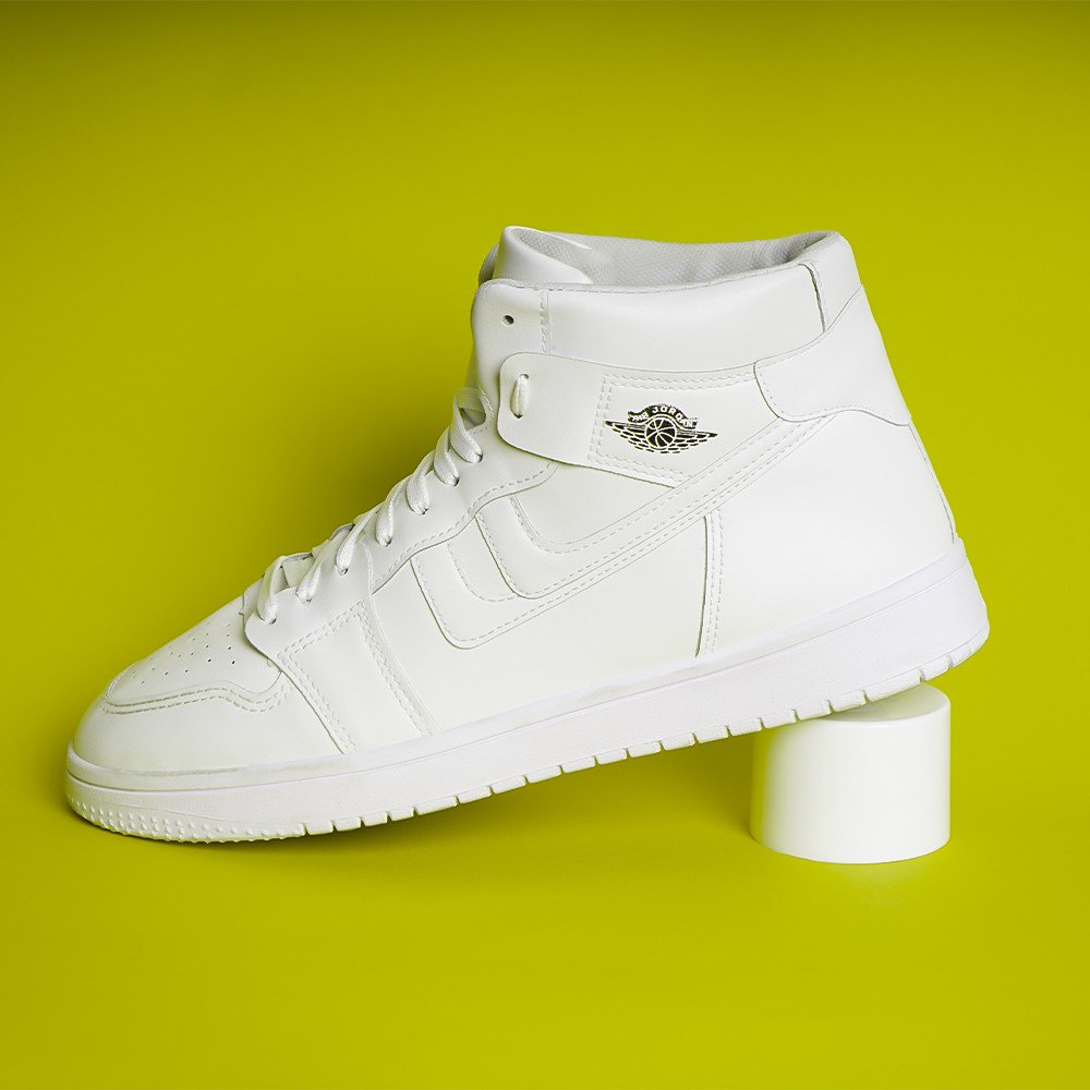 كوتشي اير جوردن هاف ابيض